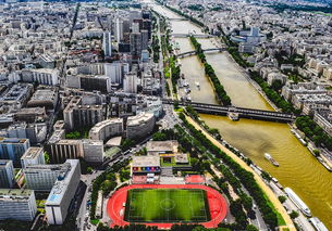足球场地，土地性质与城市规划的交汇点